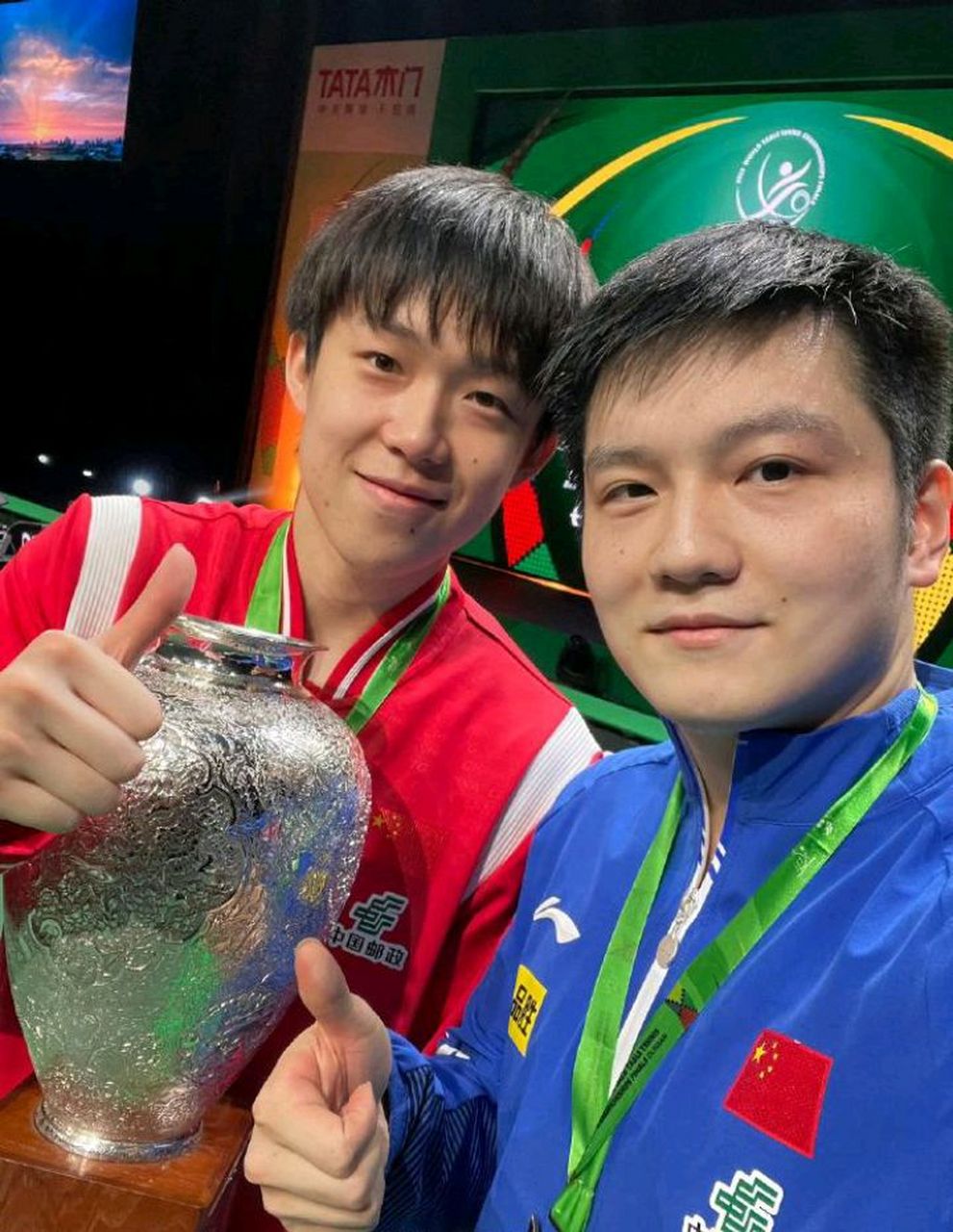 分别是樊振东王楚钦成功卫冕男双冠军,陈梦王艺迪世乒赛女双夺冠.