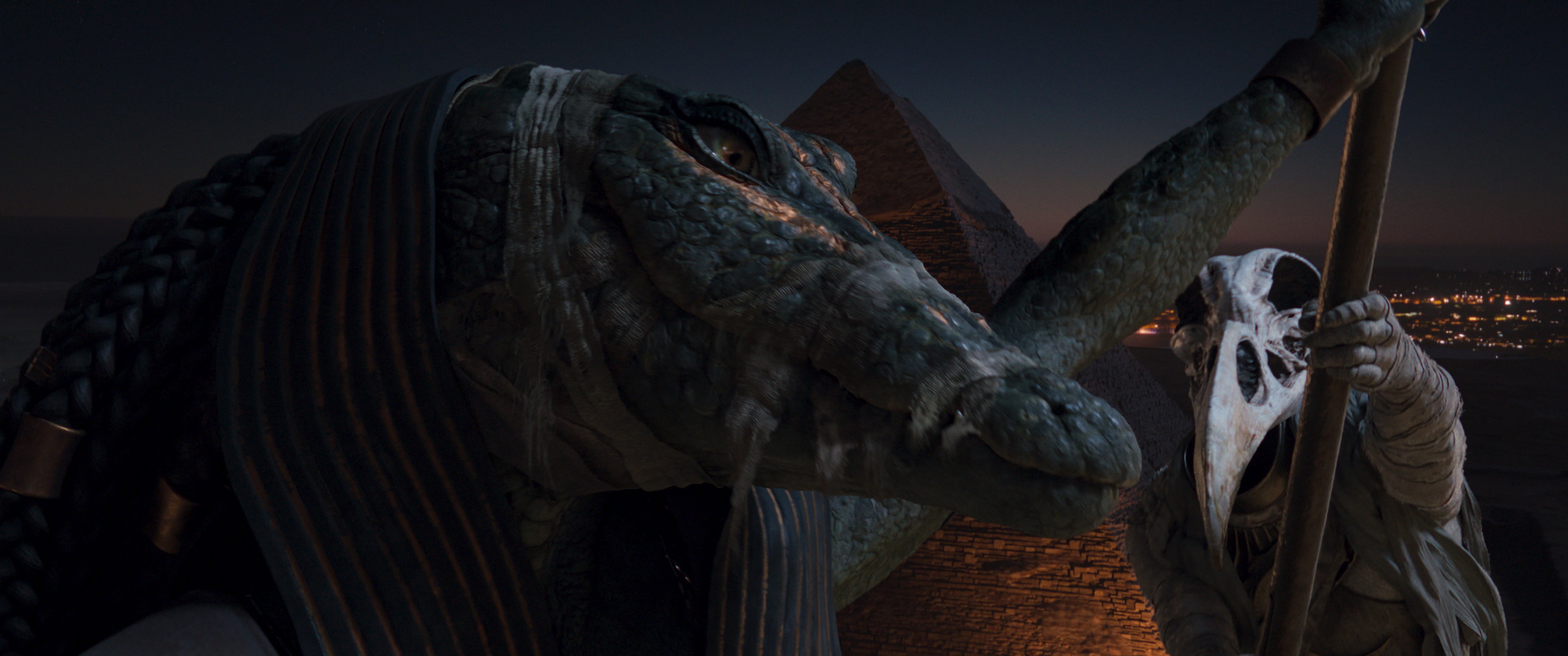 《月光骑士》孔苏(骷髅鸟头)大战阿米特(鳄鱼)高清图