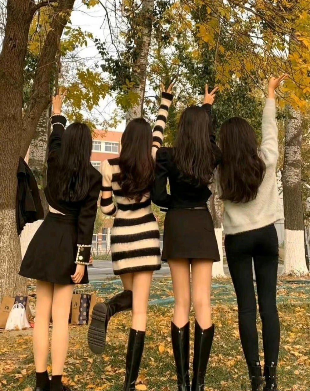 这四个背影,哪个像你女朋友  #动态创作月# #讲个笑话