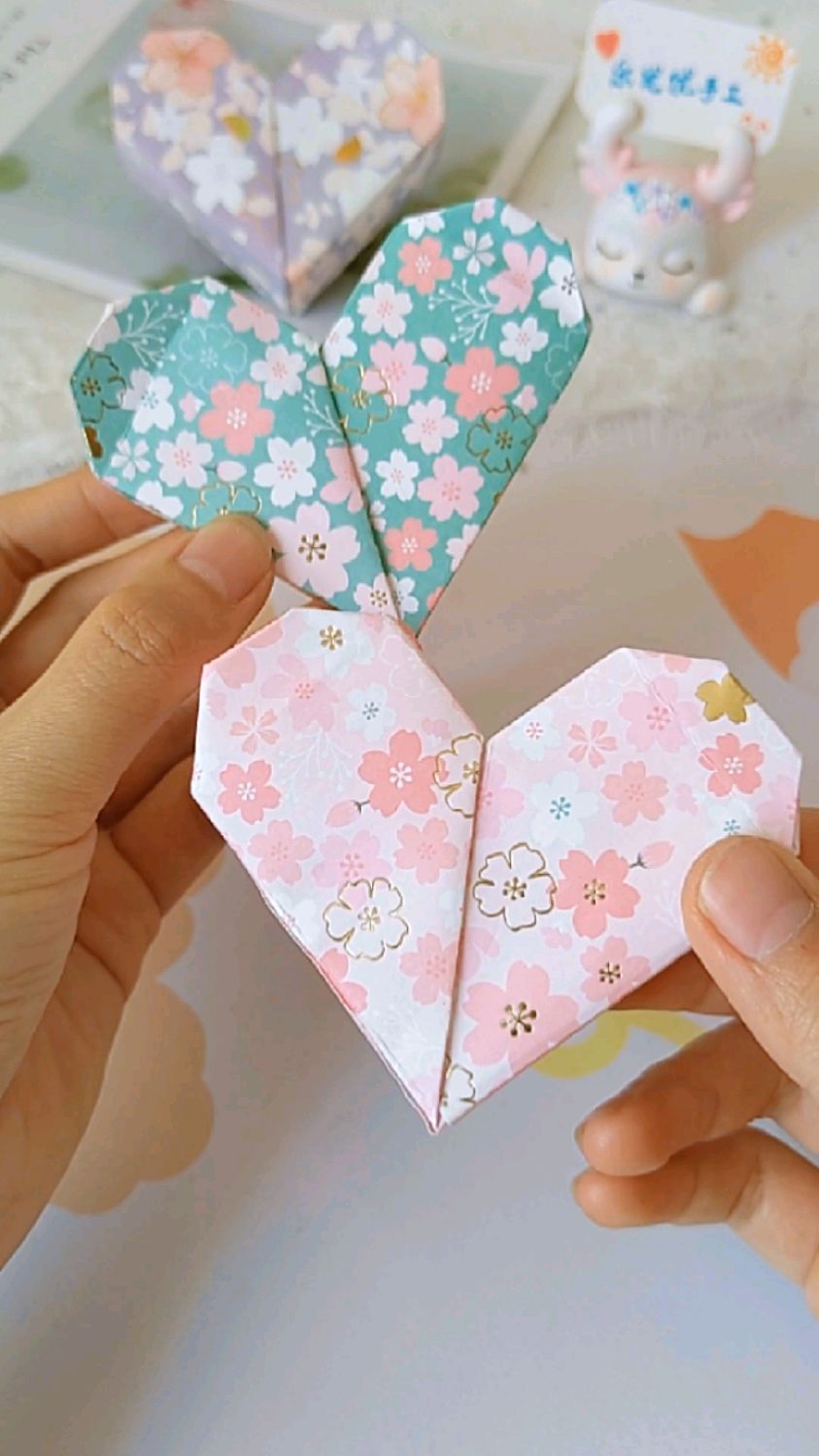 两张正方形纸就可以折出立体的爱心礼盒,快艾特你的他给你安排这样的