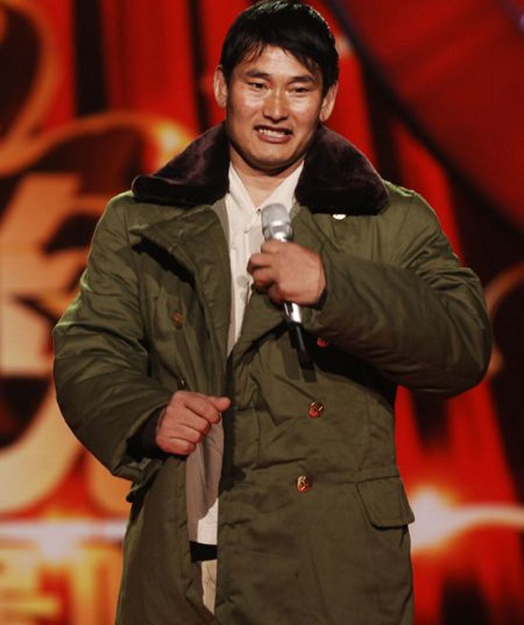 大衣哥朱之文真是底层逆袭的典范,从没钱没什么文化的一个农民,到现在