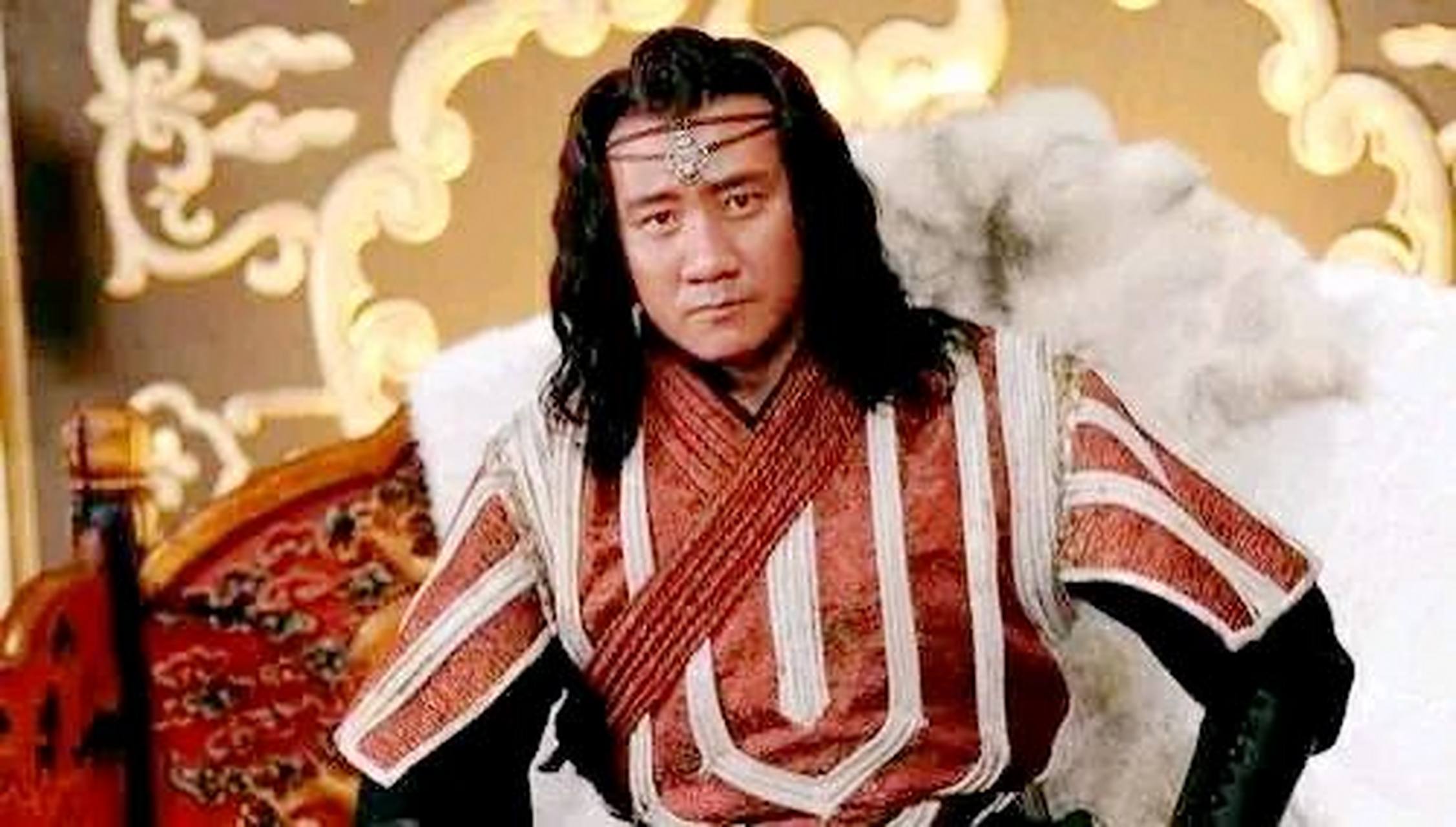 337年,石虎把儿子石邃抓来,怒目圆睁地问:"听说你要杀了宣儿再杀我,你