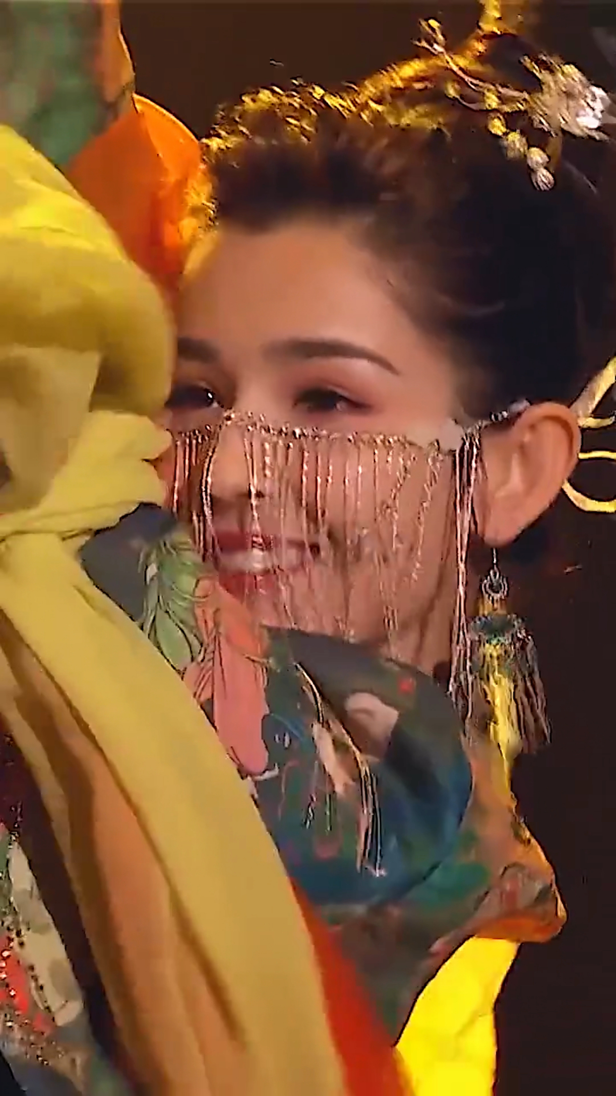 新疆美女哈妮克孜回眸一笑百媚生