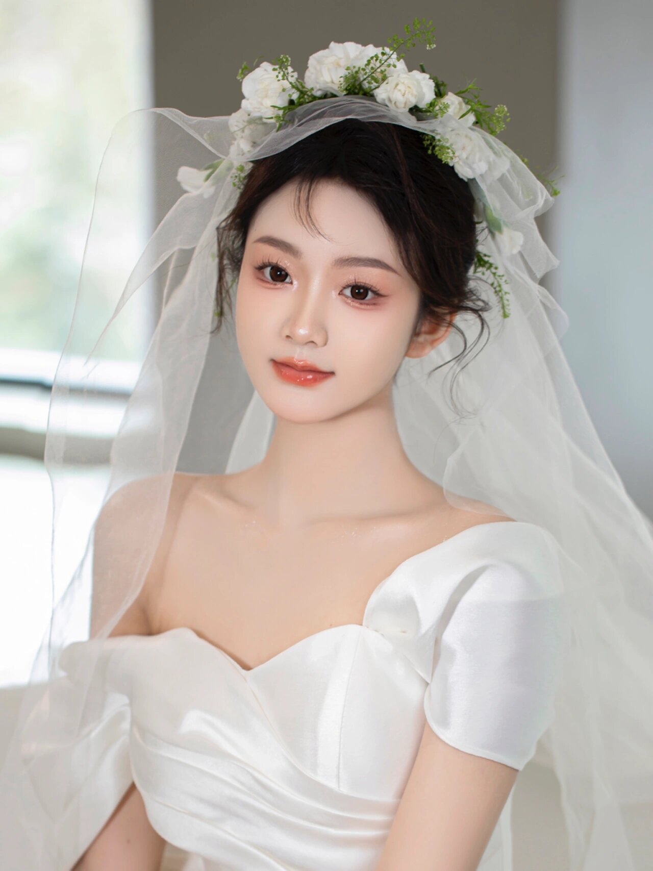 绽放优雅,演绎花卉之韵:氛围感鲜花妆容造型解析!