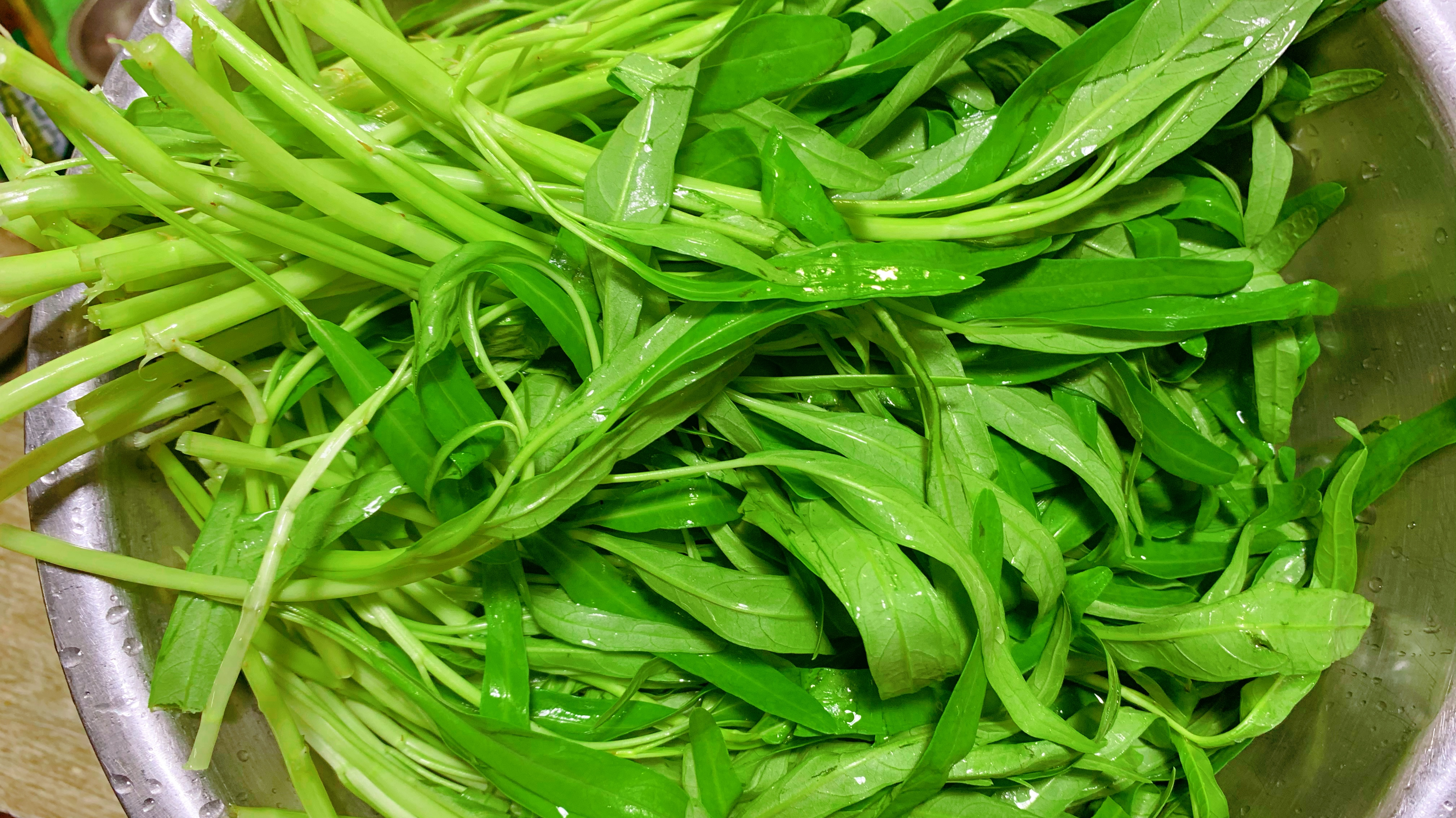 炒空心菜脆嫩不发黑,这几点没有注意到,厨师分享技巧!