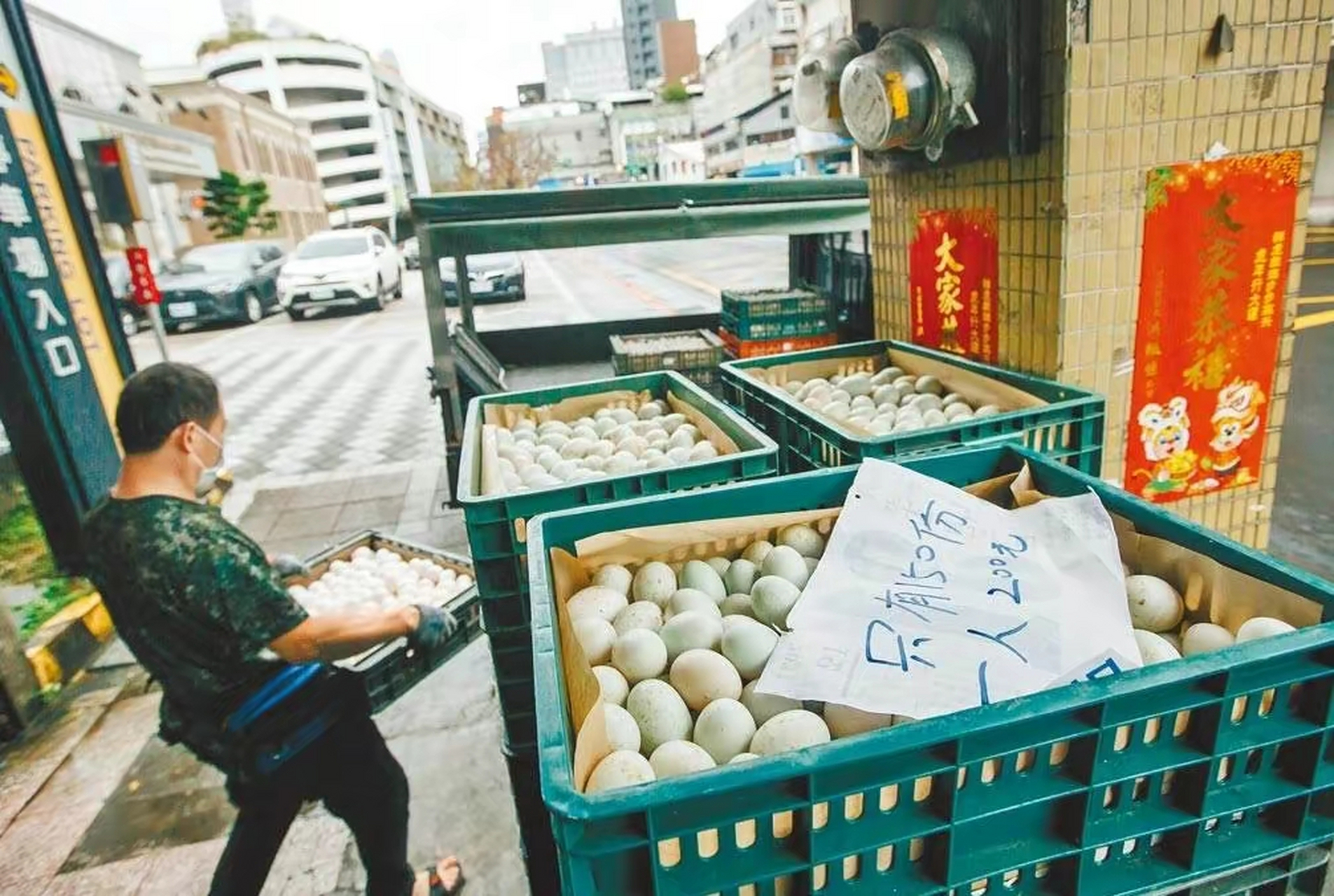 臺灣茶葉蛋限購 東森新聞6日報道說,南投知名觀光工廠開始限購茶葉蛋