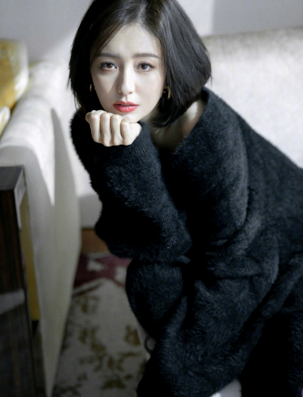 佟丽娅短发也太好看了,温柔甜美,精致洋气又减龄,真的是越来越美了!