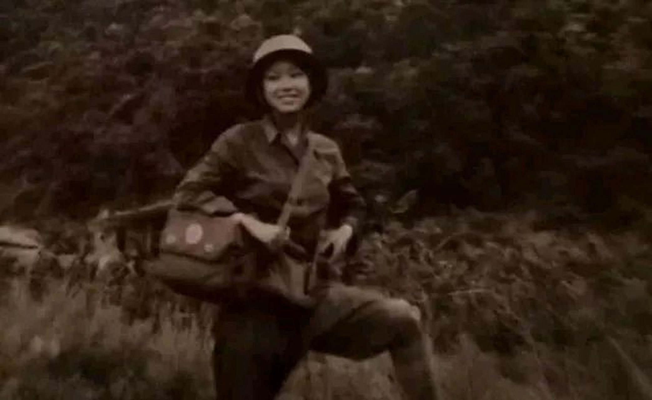 这位漂亮的女兵叫钟惠玲,云南大理人!