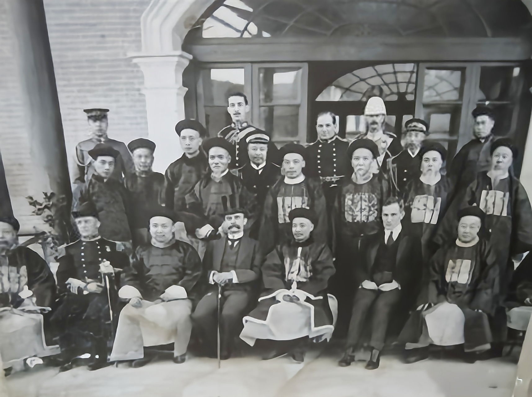 1902年10月16日,清廷驻法国公使裕庚次子馨龄大婚,新娘是个教钢琴的