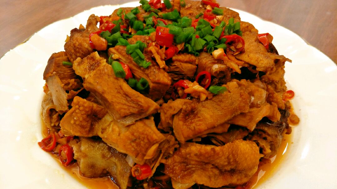 (农家油淋鸭),鲜香美味,肉质Q弹有韧劲,味道太好啦