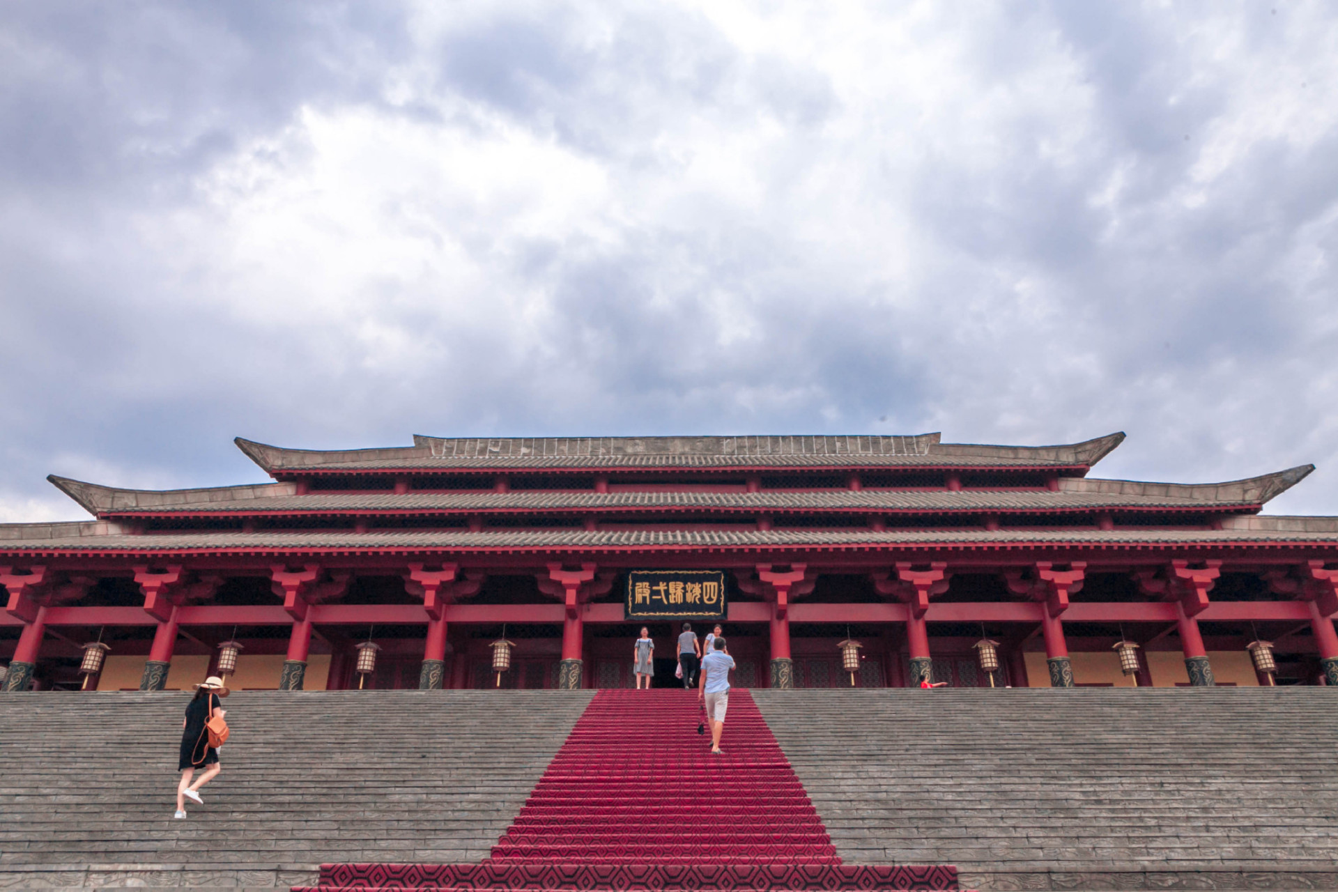 横店秦王宫旅游散记  "秦王扫六合,虎视何雄哉!