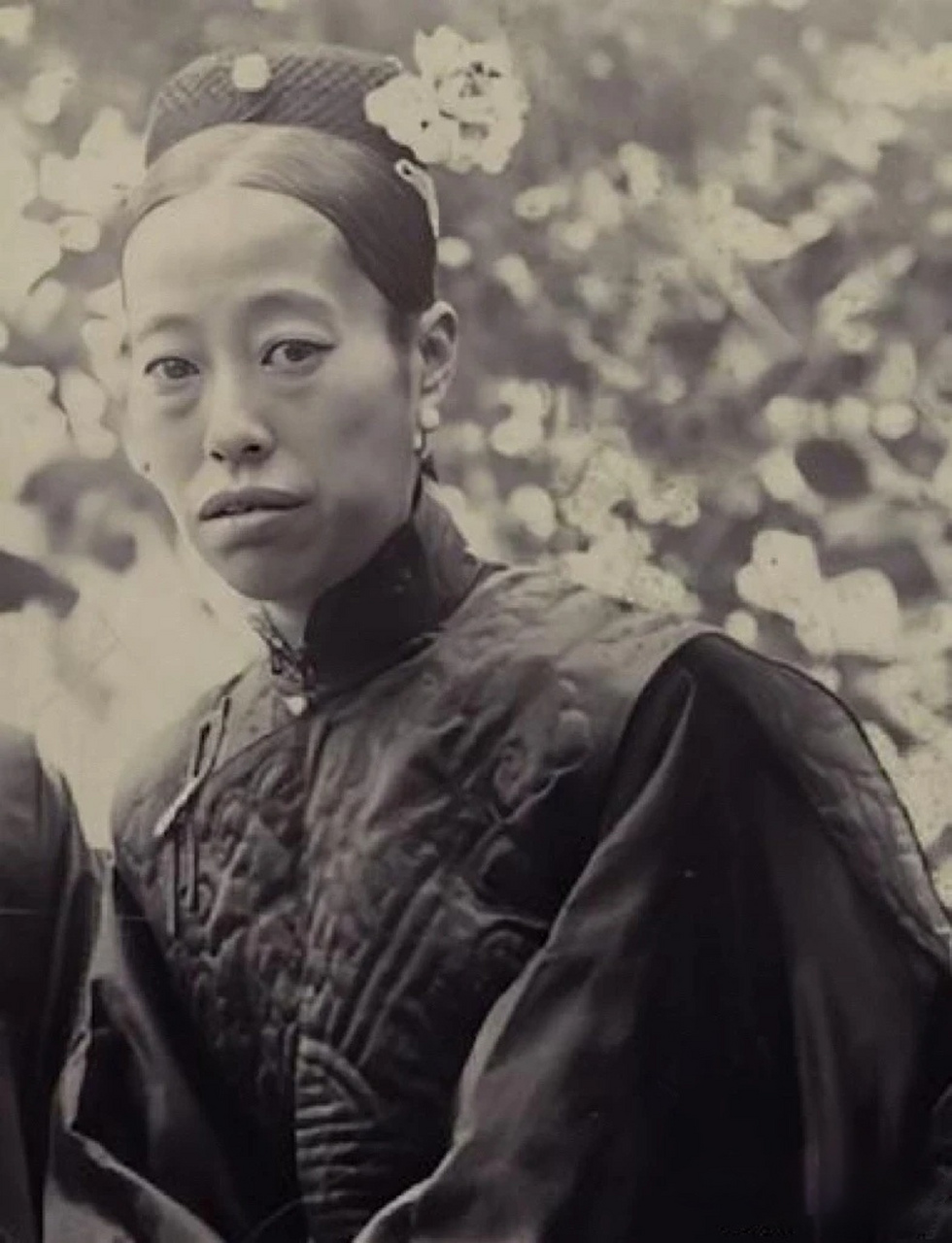 清朝最后一个皇太后—隆裕太后 因为是慈禧太后的亲侄女,慈禧太后希望