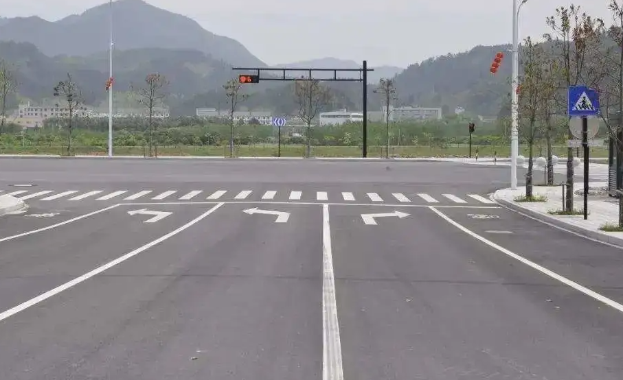 白色横实线是什么意思?