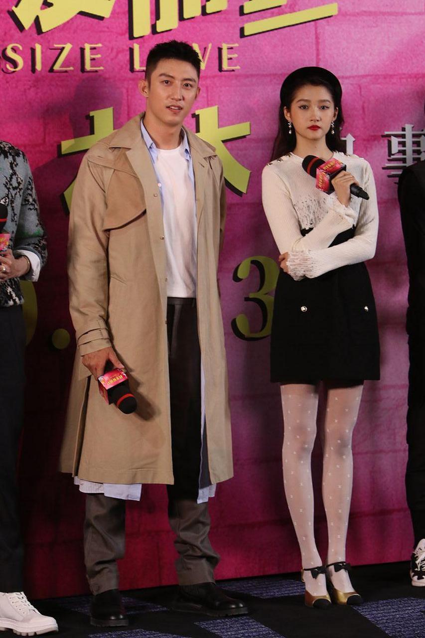 看得出来 :黄景瑜187的身高绝对没有掺假,即使站在173关晓彤的身边