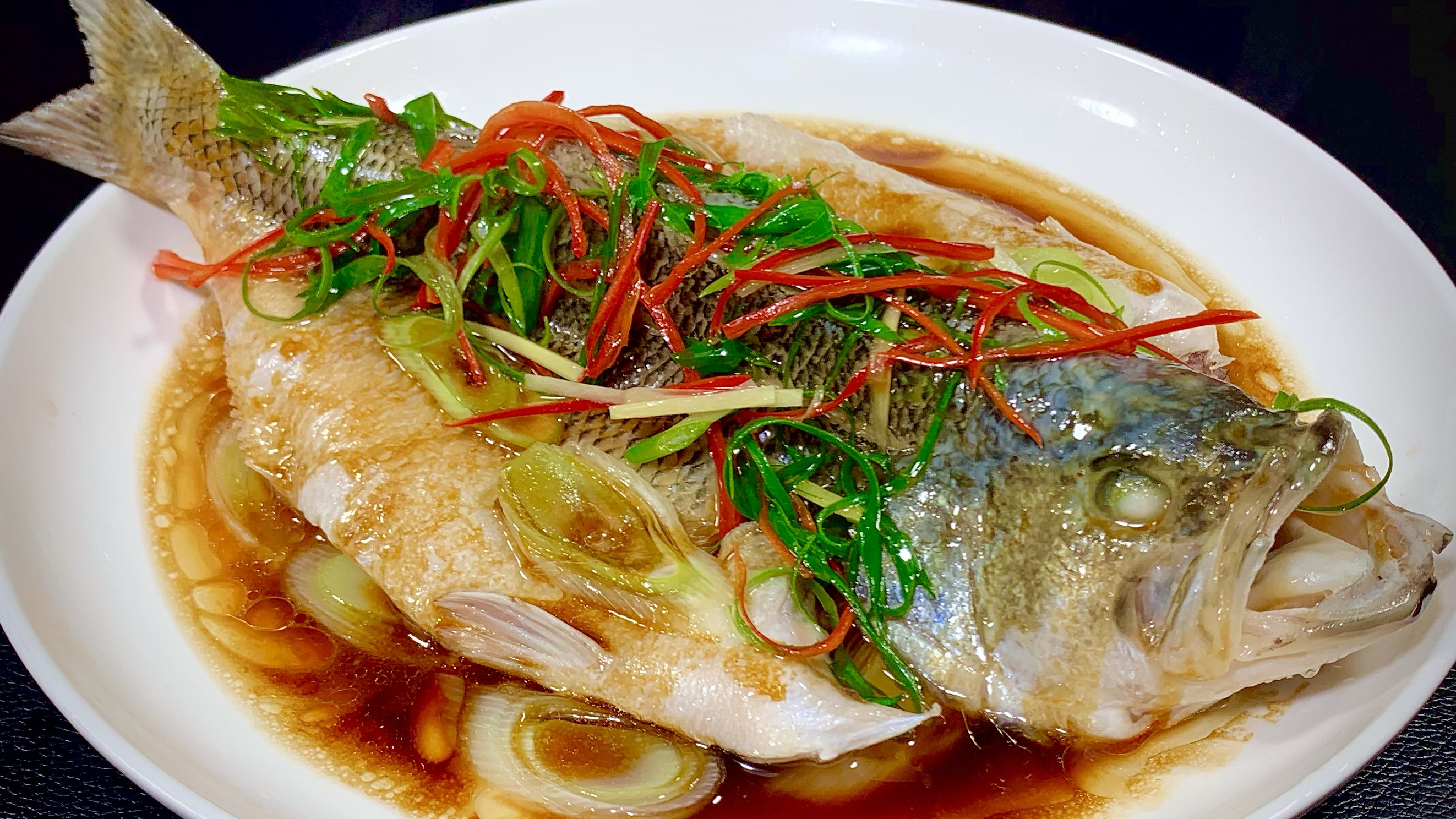 行政总厨教你“清蒸鲈鱼”鱼肉鲜美,内附蒸鱼酱油专业调制方法