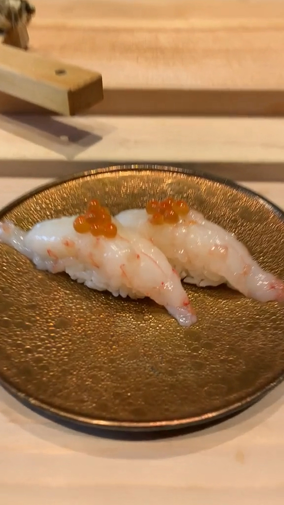 睡了吗 没有睡的话搞点手握甜虾寿司吃吃吧