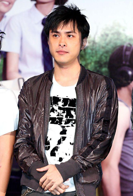 王心凌近况曝光,自曝体重28kg,脸部凹陷,比例失调,瘦成纸片人