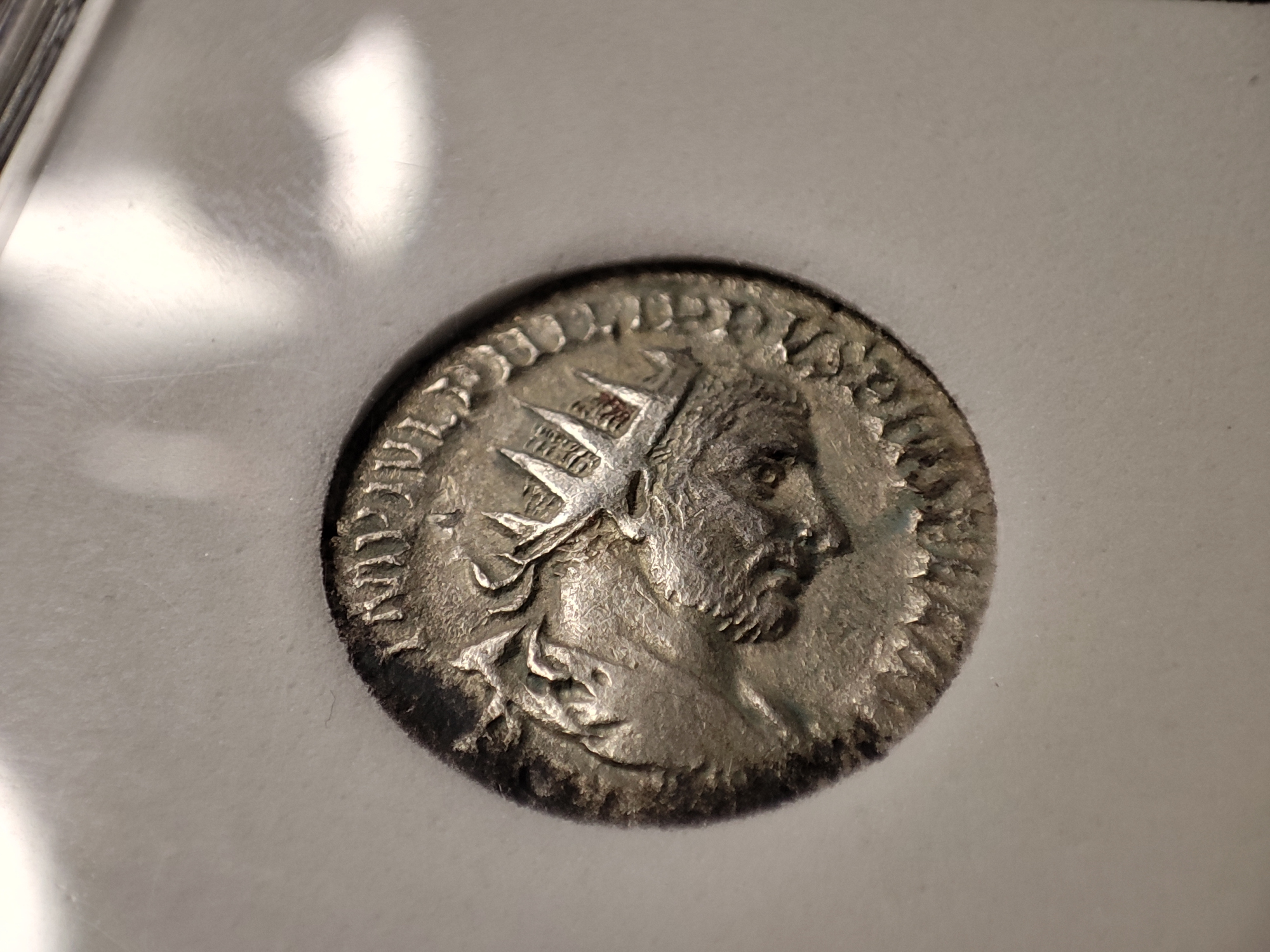 公元两百多年时的古希腊银币,当时安东尼亚努斯篡夺罗马皇帝