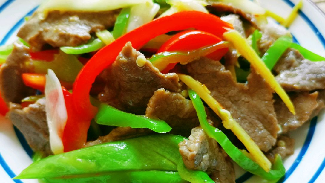青椒牛肉怎么炒不老?关键步骤和技巧全在这,不柴不腥还嫩滑