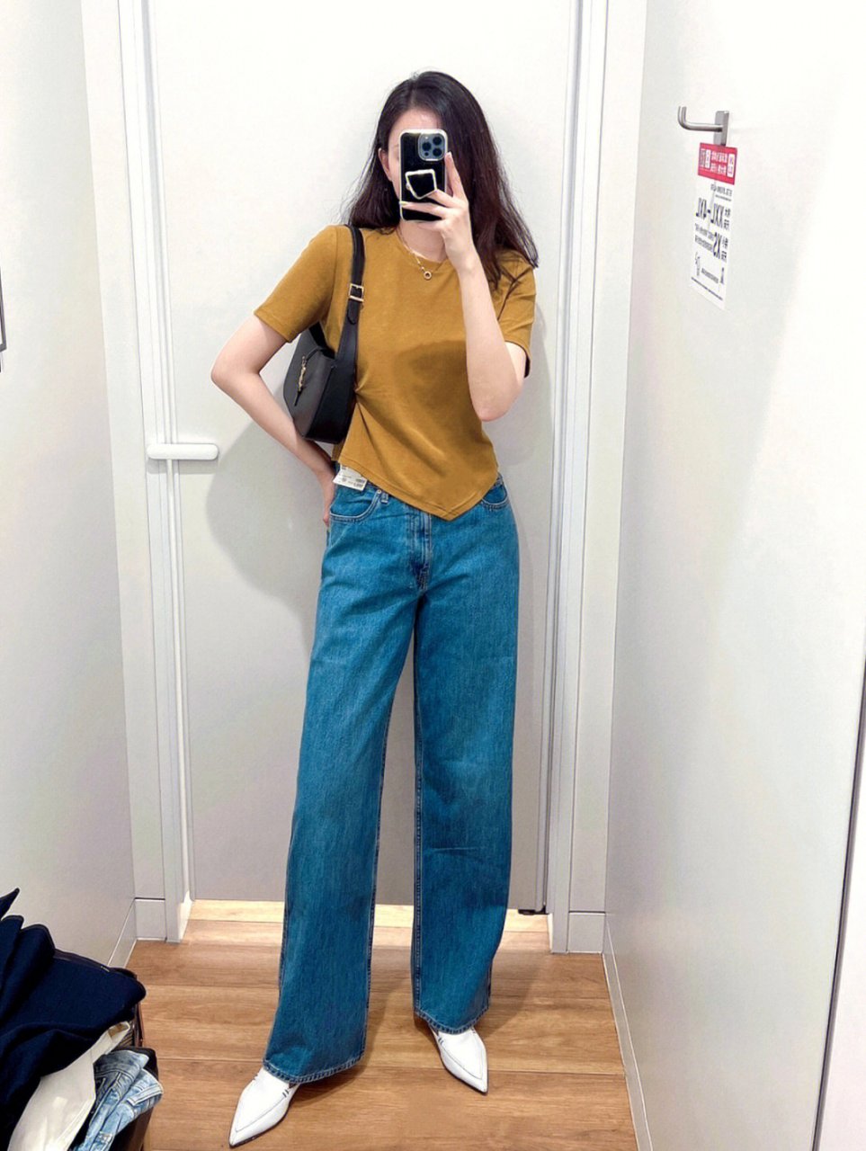 一眼爱的雀茶色t恤,颜色太喜欢了,亮眼又很舒服的茶色.