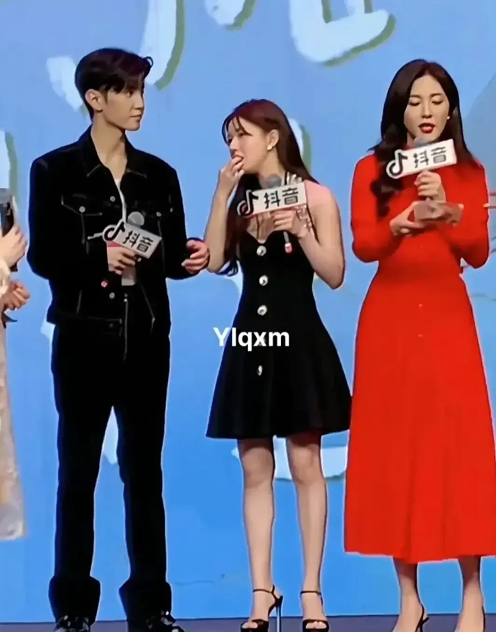 众人皆知,赵露思的身高为161厘米,而陈哲远的身高则达到了180厘米