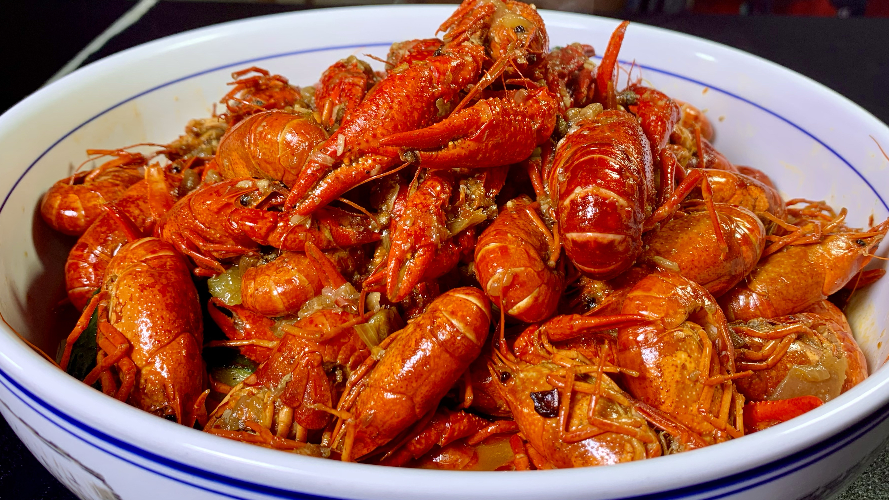 做小龙虾,切记不要剪头和抽虾线,教你一招,麻辣鲜香,肉质Q弹