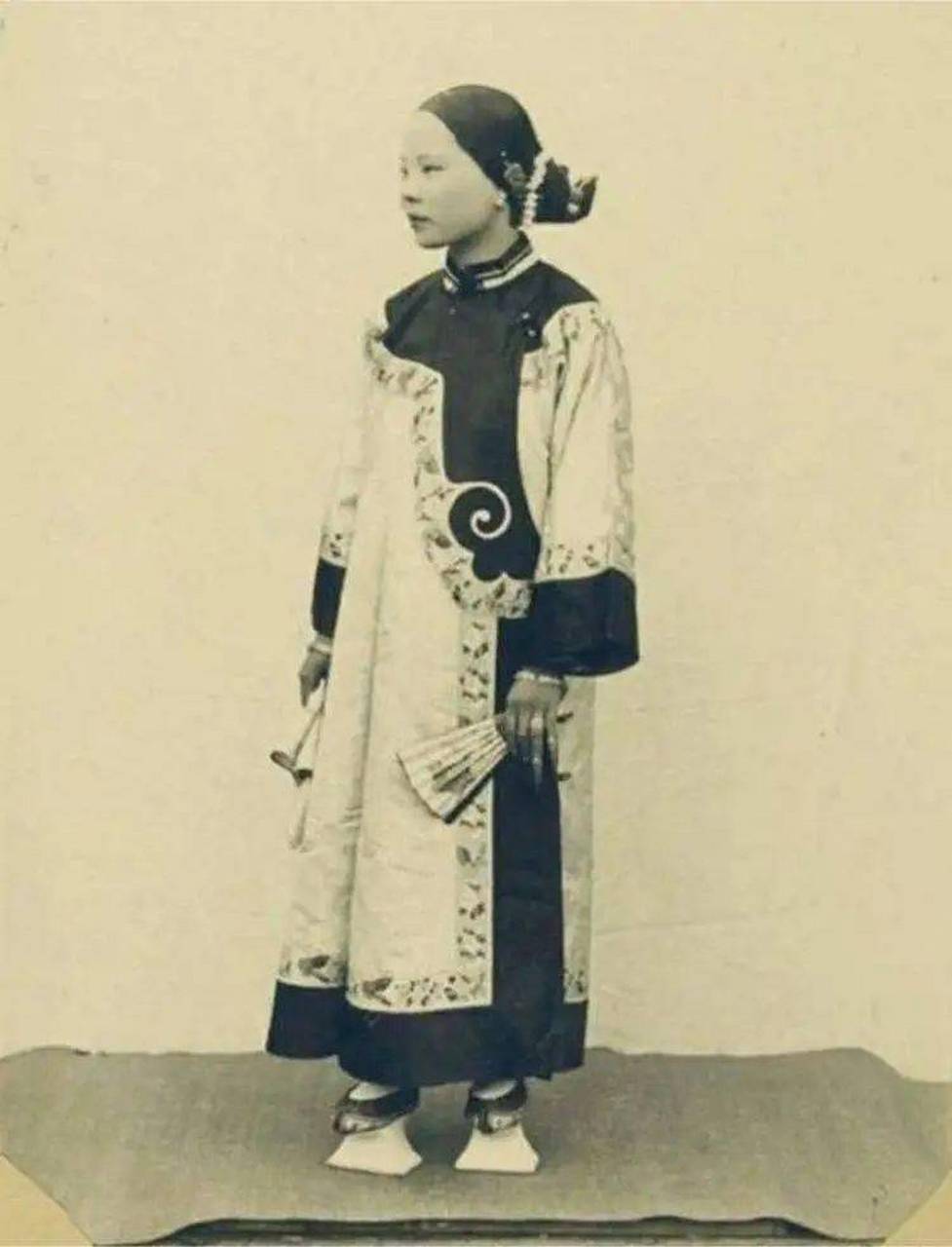 清朝女性发型图片