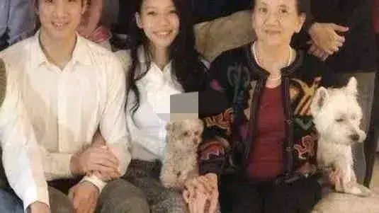 李靓蕾:五年三胎,八年婚姻,为君改冠夫姓,却未能换来长久婚姻