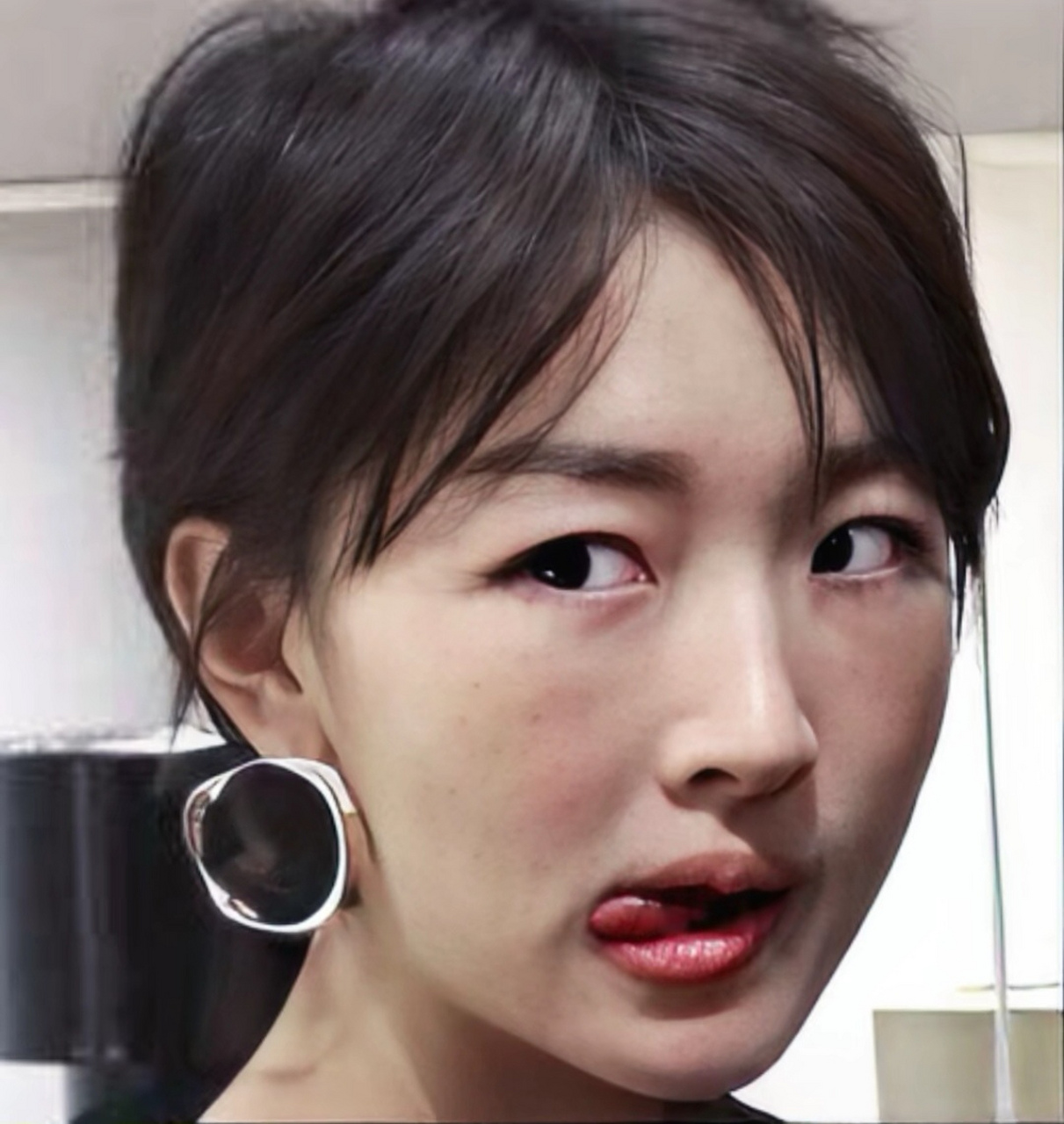 吐舌头的女星,很可爱吧.