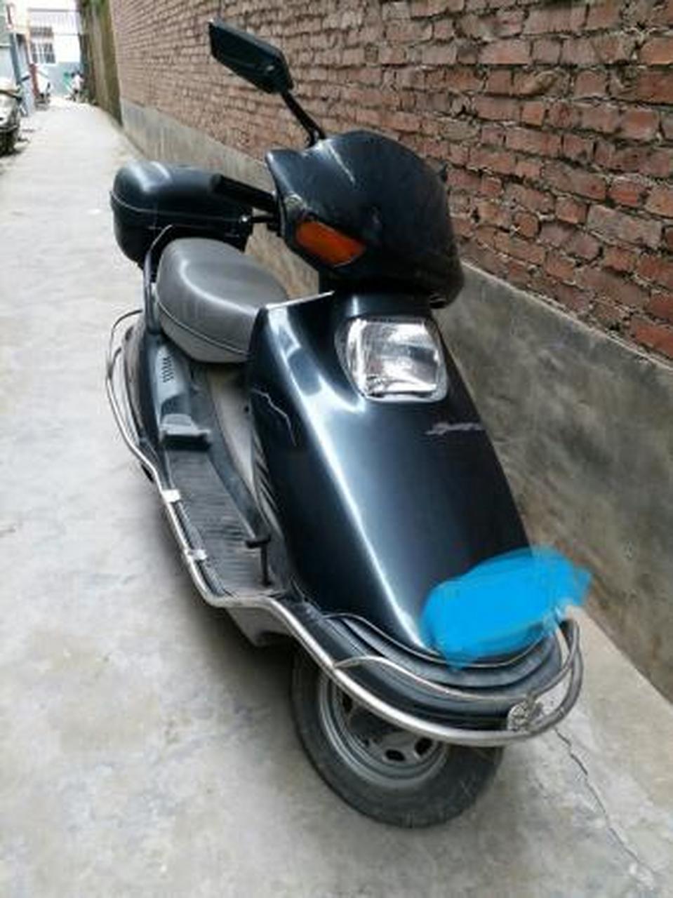 在上个世纪九十年代,国内的摩托车行业名车辈出,本田进口的大黑鲨就是