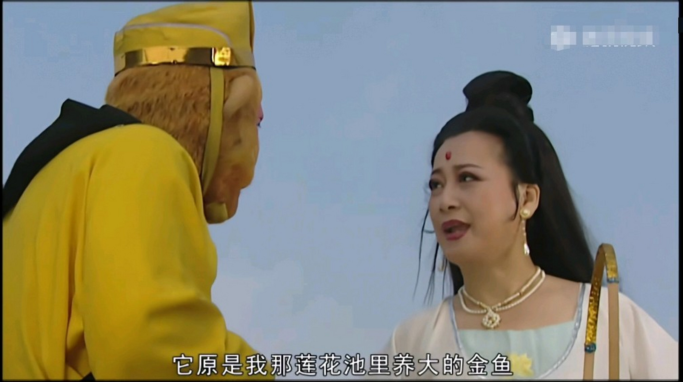 菩萨编好竹篮,走出竹林,便与悟空一同前去降妖