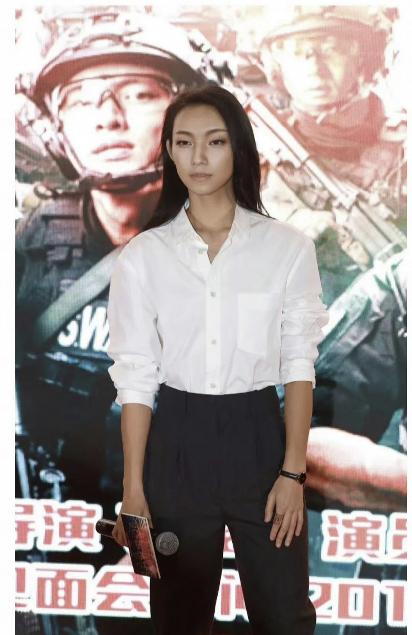 邓婵玉,和杨戬的扮演者此沙一样,长着一张只有大荧幕才能驾驭的高级脸