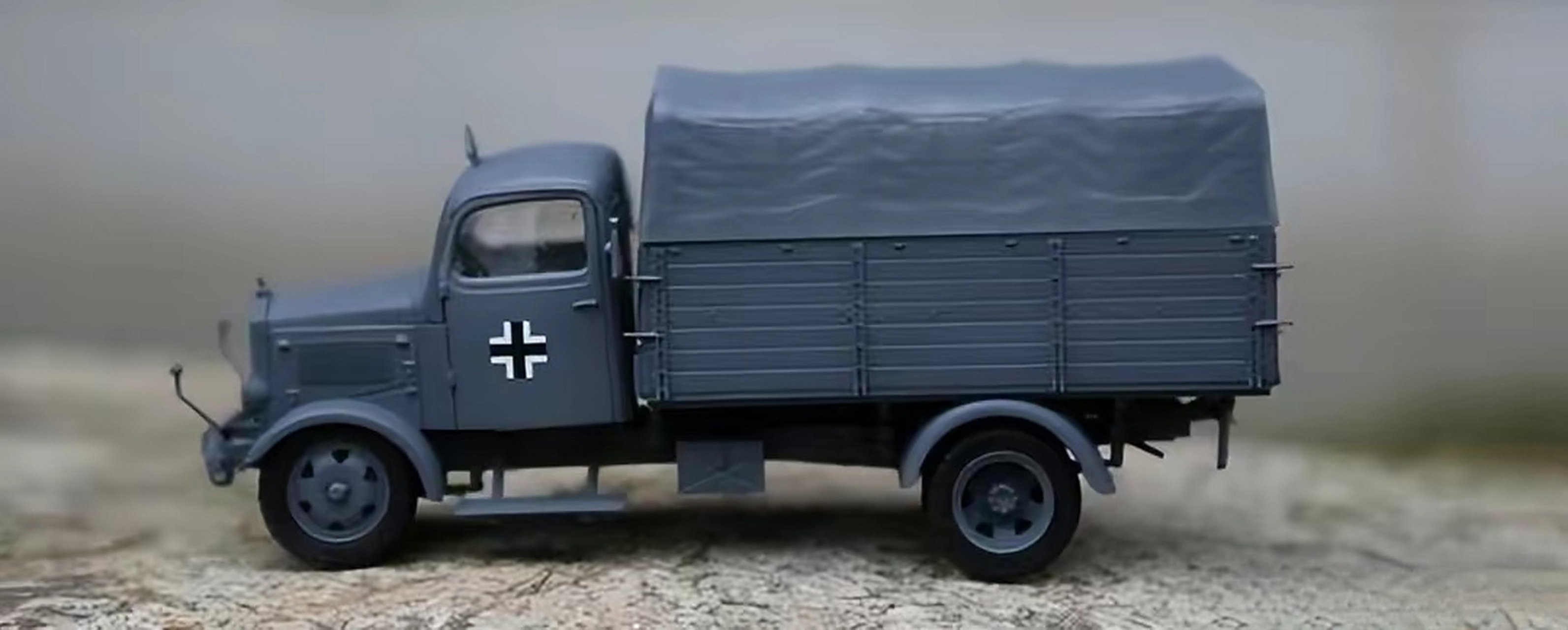 5吨)卡车,是二战德军使用的一款轻型运兵卡车.