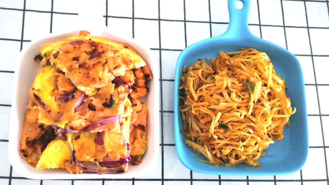 孩子最喜欢的鸡肉饼营养全面味道好,还有家常小炒豆腐皮炒土豆丝