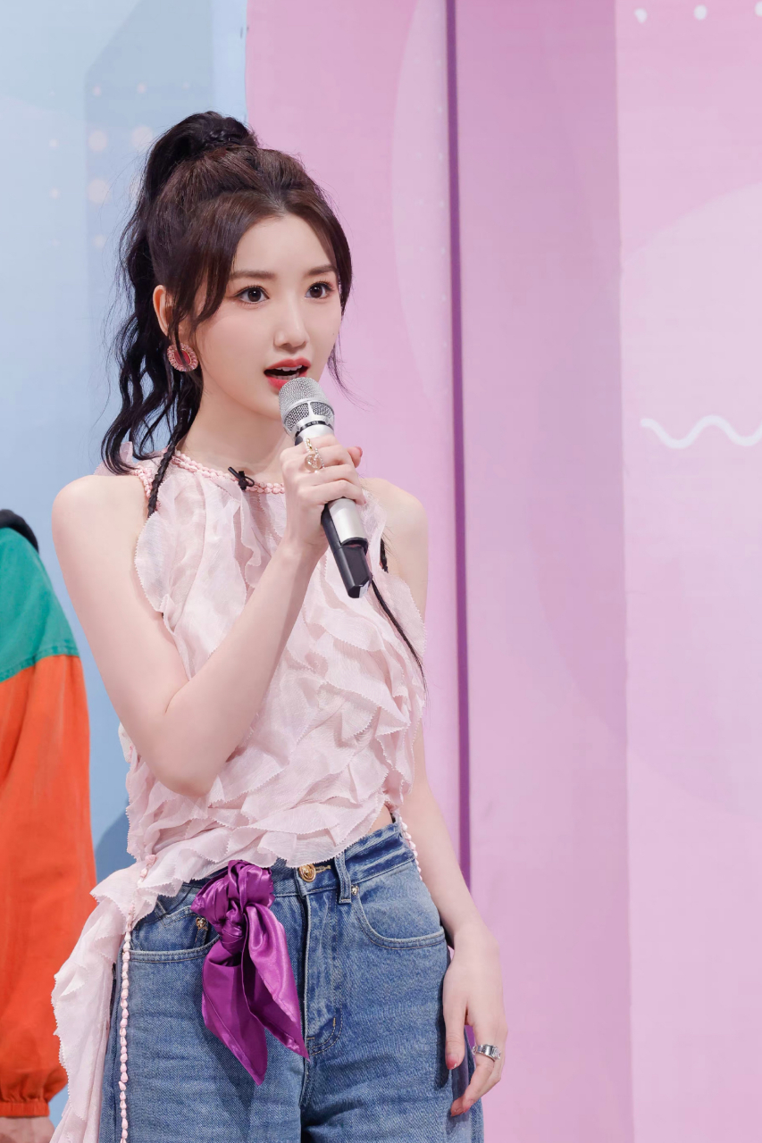 养眼美女# #毛晓彤# 毛晓彤参加芒综你好星期六图片,一点看出来她