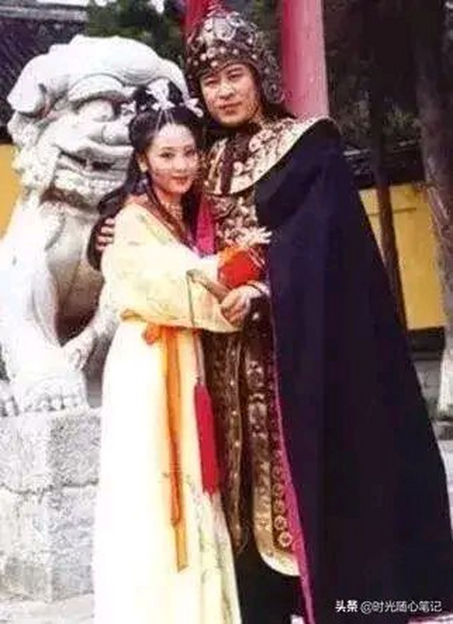 新版上错花轿嫁对郎中的杜冰雁与袁不屈,这将军提的起剑吗?[捂脸]