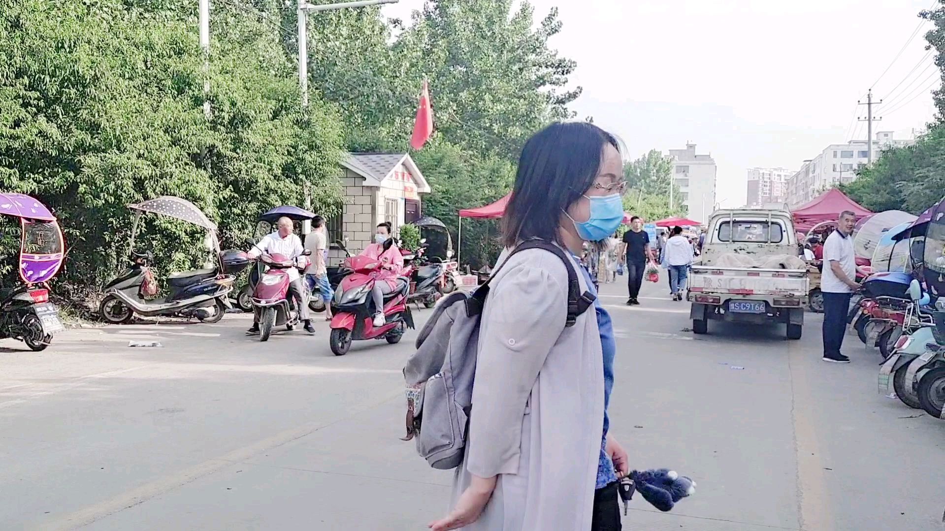白穿胖头鲢鱼加瓠瓜和嫩豆腐一起炖,汤鲜肉嫩,吃出小时候的味道