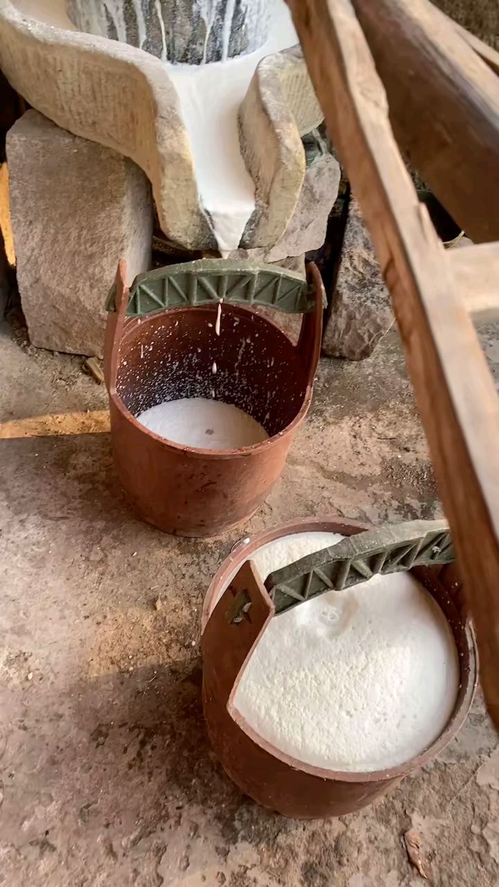 想不到的农村里面还可以看到手工磨豆腐客家人最爱