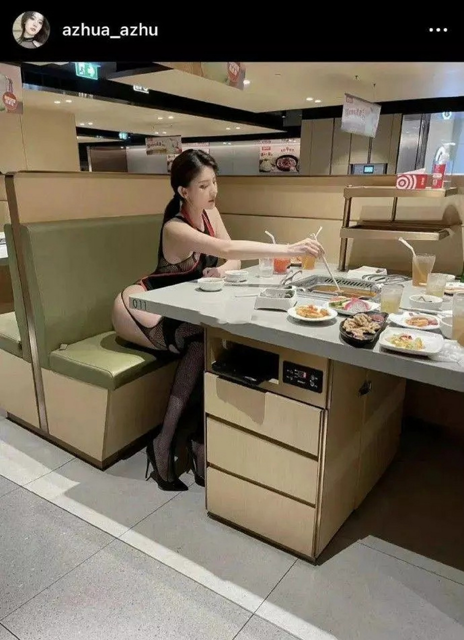 阿朱辨称,自己有穿衣自由的权利,并说,海边穿比基尼的人那么多!