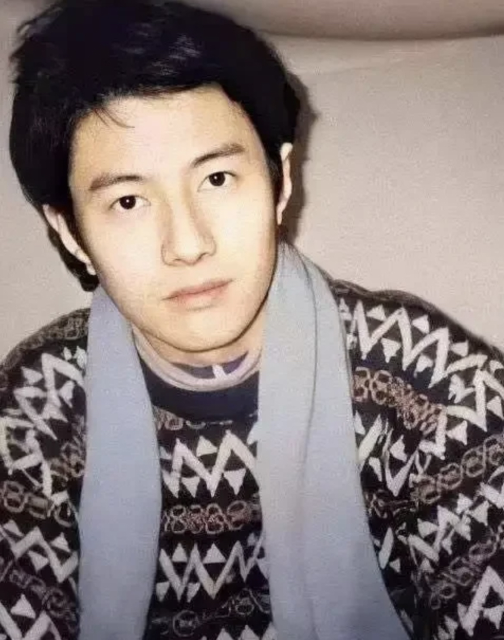 郑钧年轻的时候原来这么帅呀