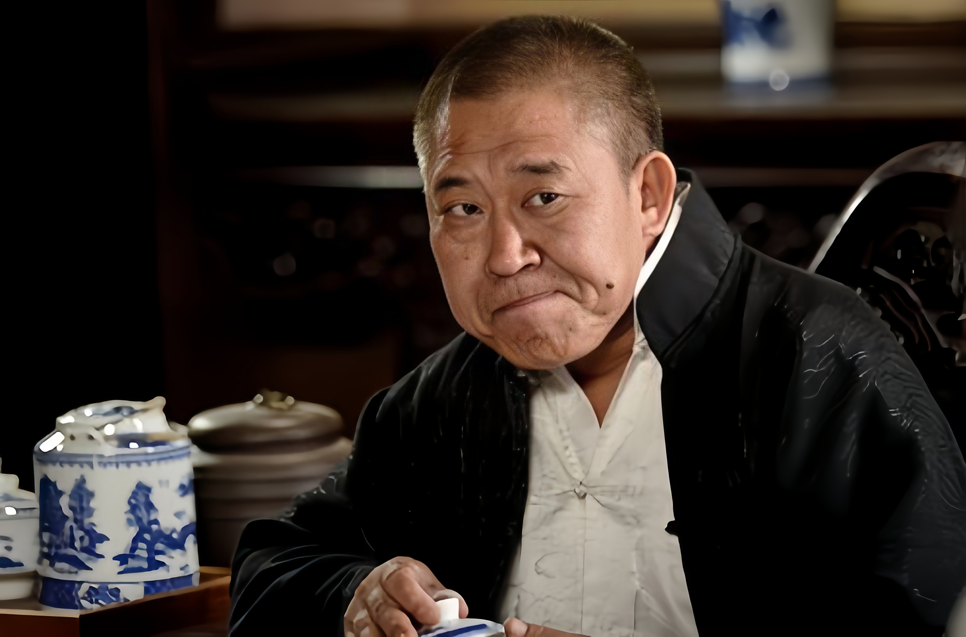 当初,杜旭东拍了一部电视剧,杀青他去结算片酬,投资方说:"杜老师,很不