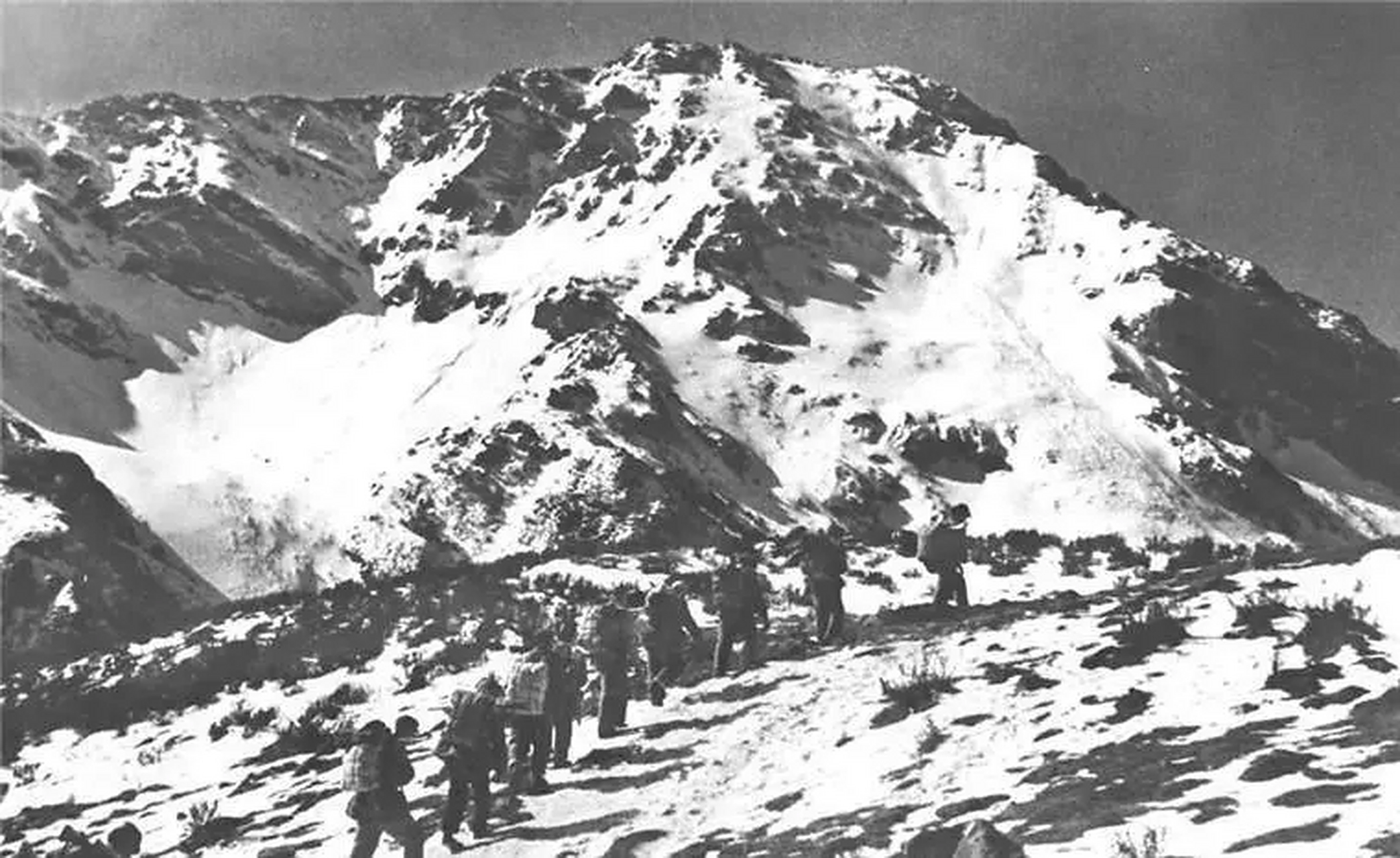 土地革命战争时期,中国工农红军主力撤离长江南北各苏区,转战两年