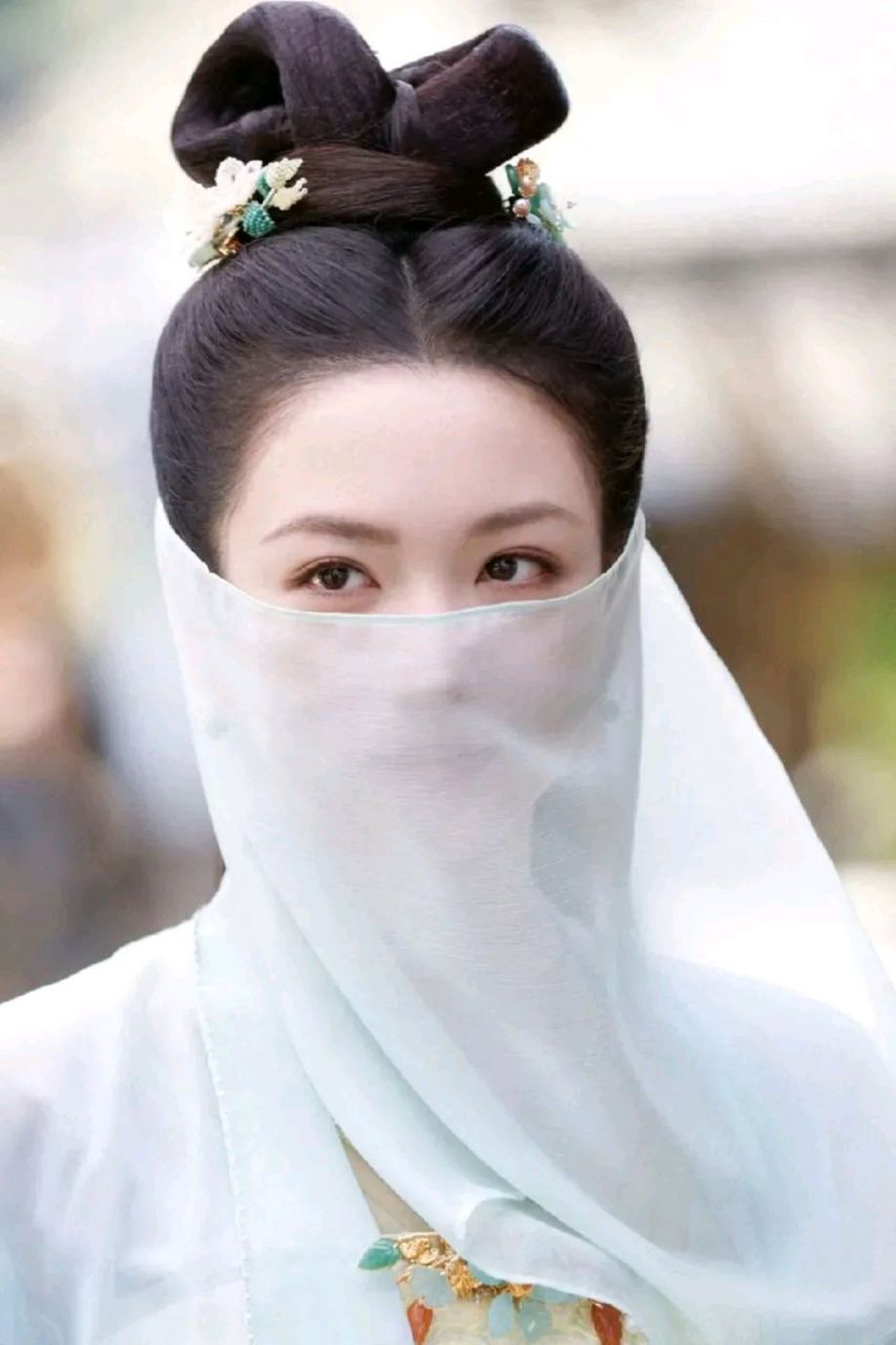 在电视剧《长相思》中,阿念是皓翎王唯一的女儿,也