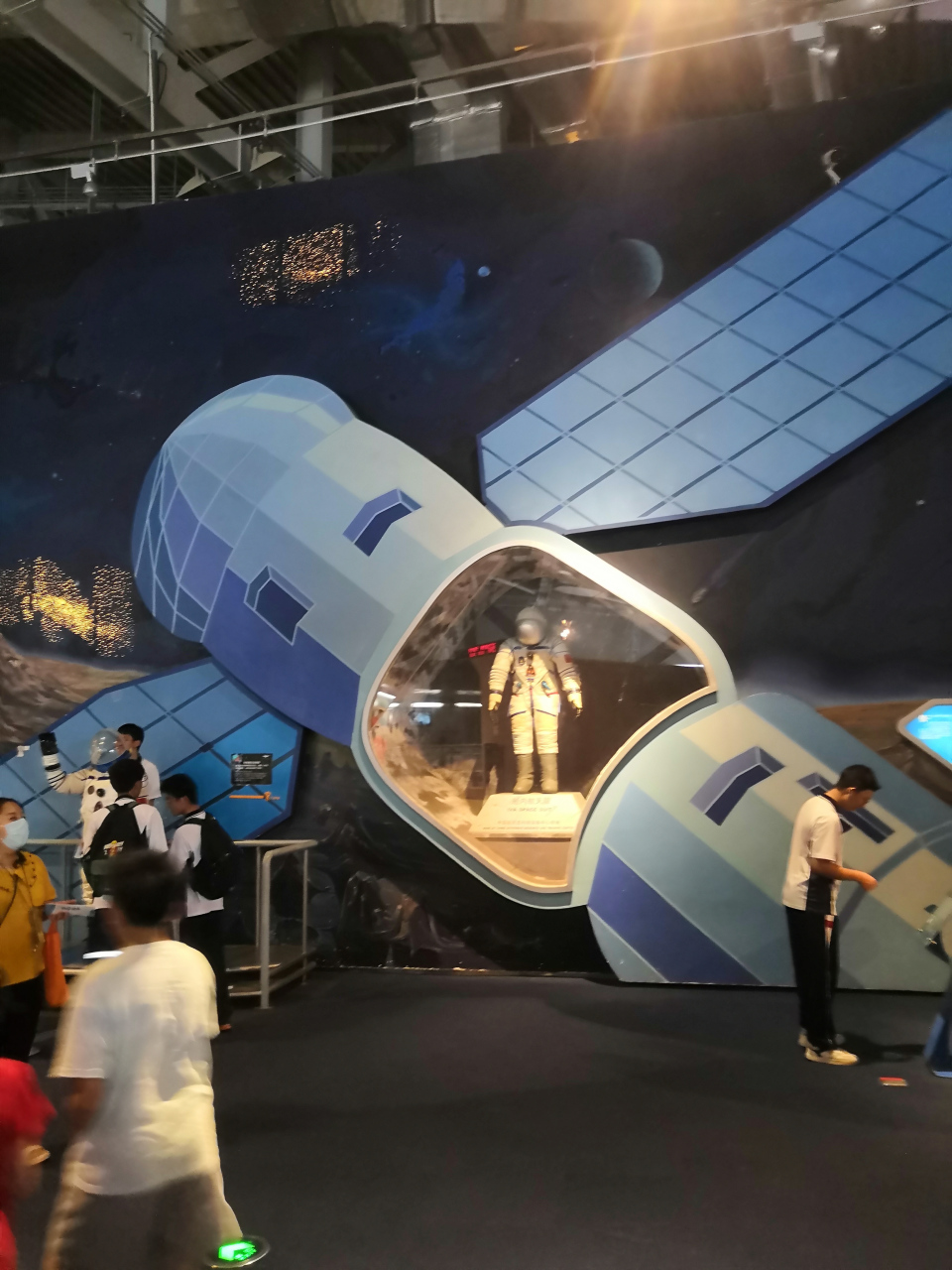 广东省科技馆,位于广州市番禺区,全亚洲最大的科技馆,特别适合初中及