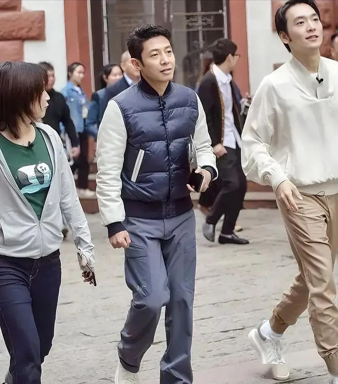 混血龙凤胎儿女正脸首曝光超可爱,亲妹撒贝娜颜值超高不输明星  近日