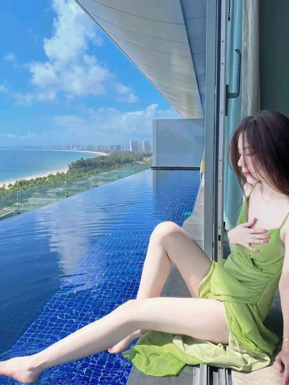 孙一宁酒店泳池写真,美得令人窒息#明星生图大赏# #我们都爱聊八卦