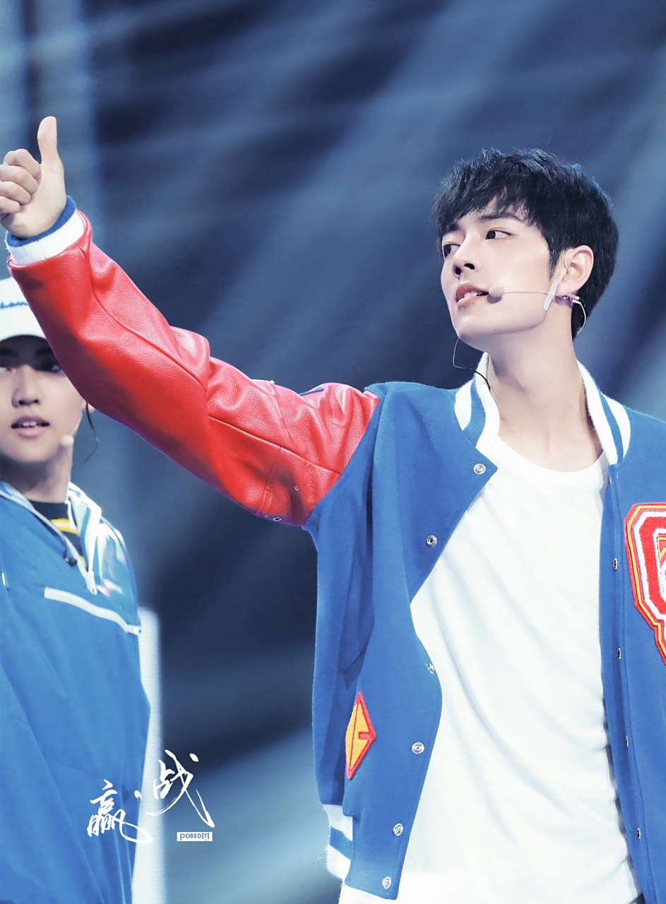 17年的肖战舞台直拍照片!