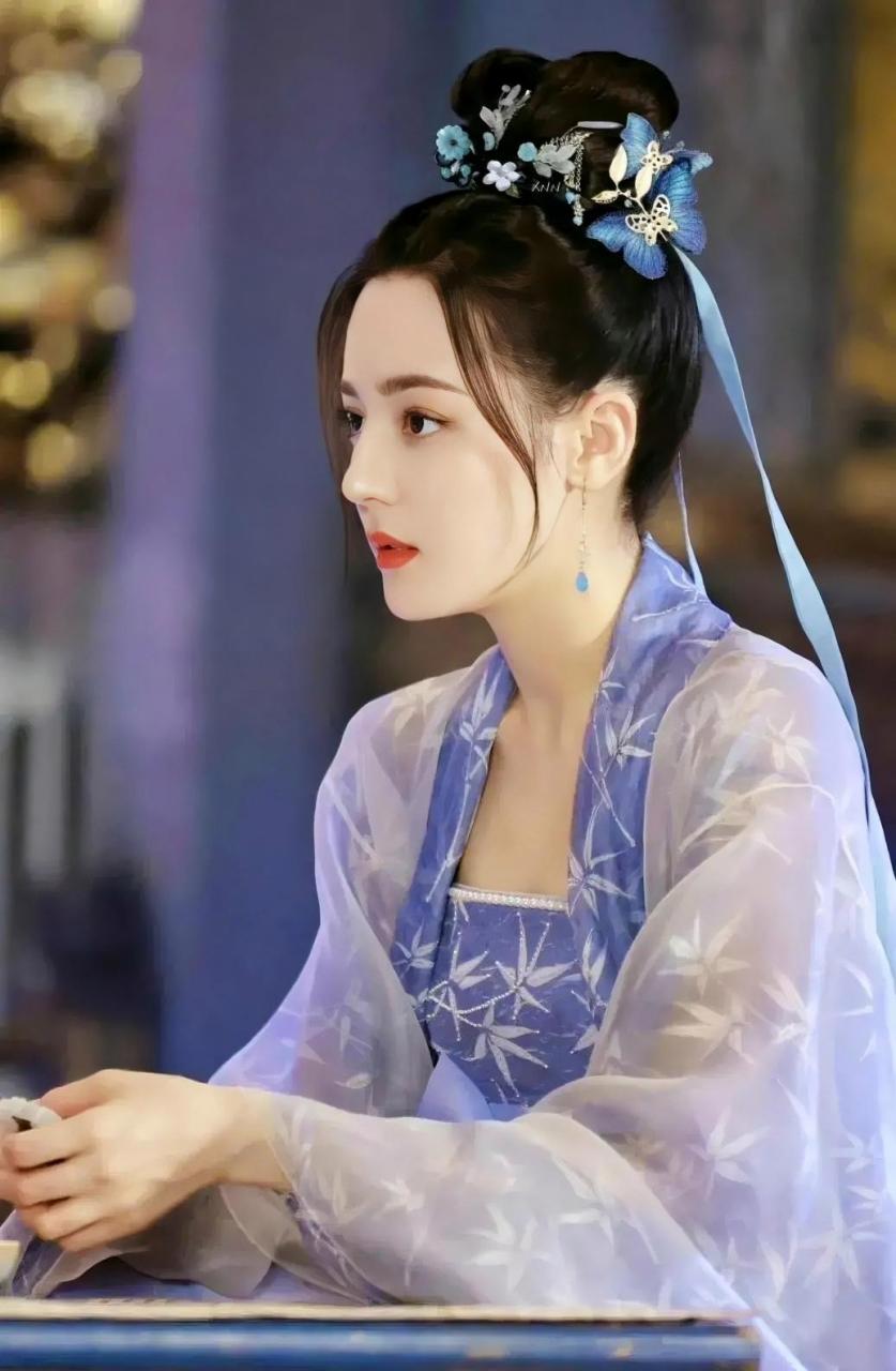 迪丽热巴# #安乐传# #推荐超好看的电视剧# 迪丽热巴安乐传造型,紫衣