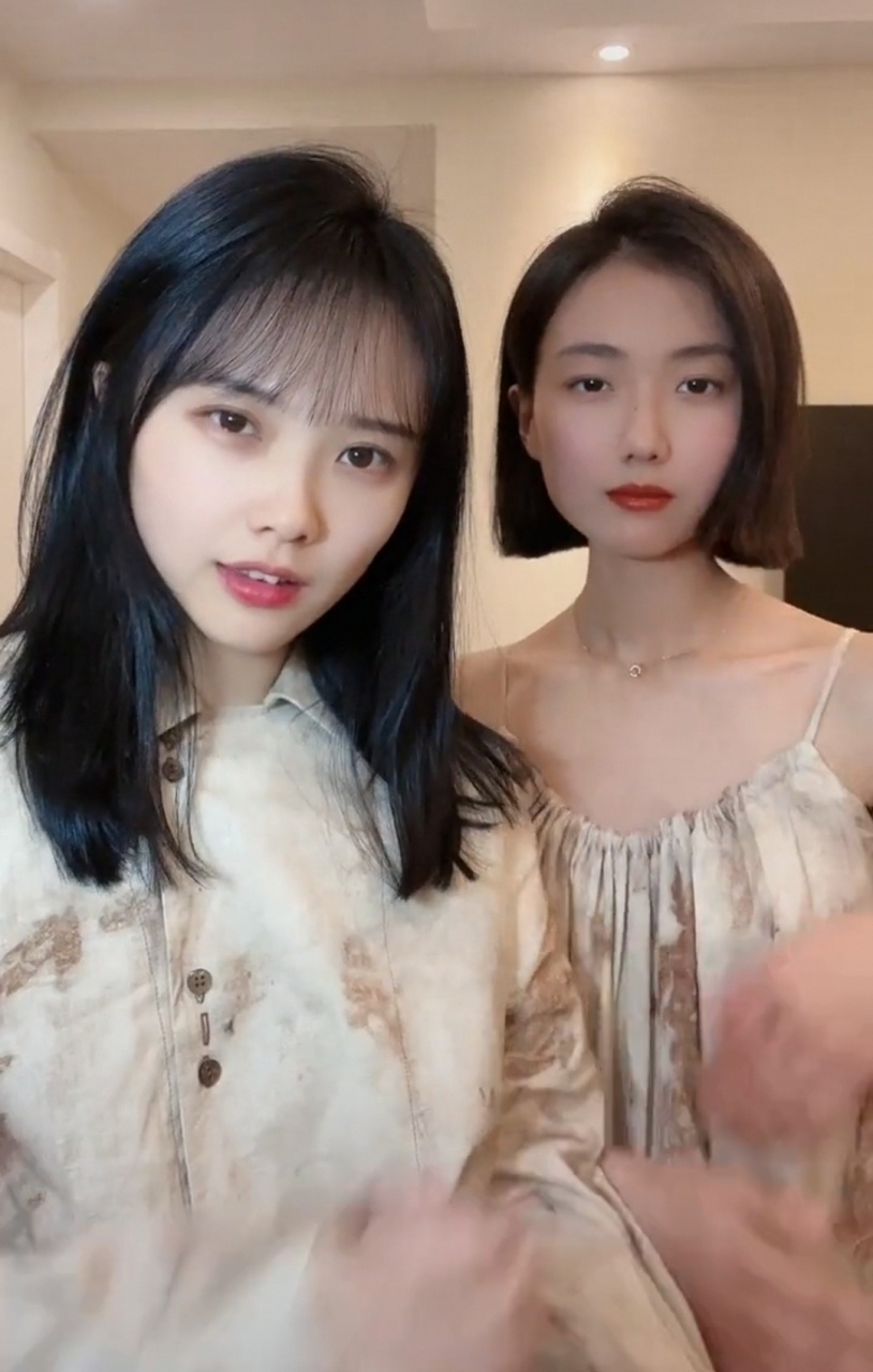 长发花花,短发是妹妹瓜瓜[比心][比心][比心]