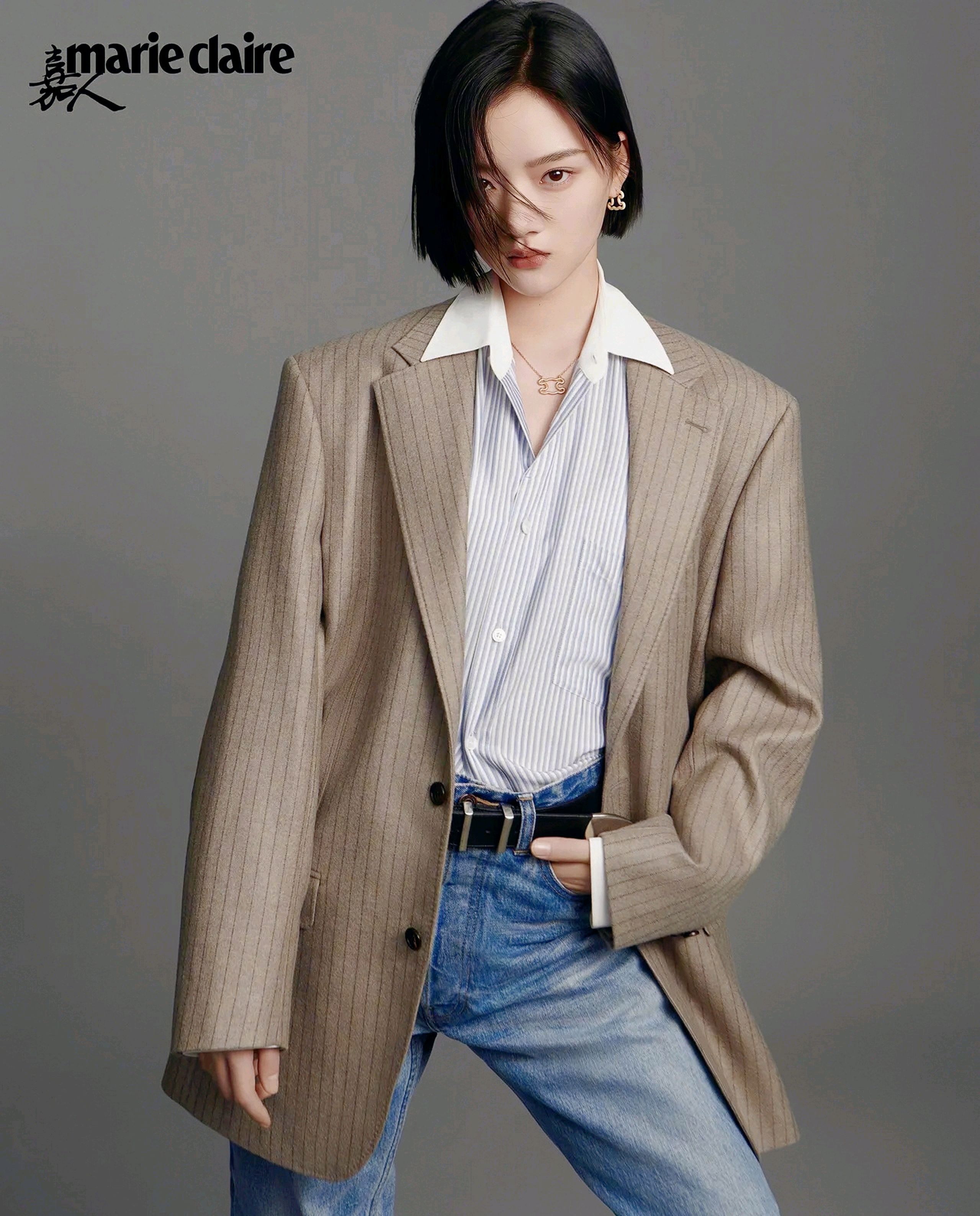 任敏登嘉人二月刊封面,真丝西装齐上阵,穿出高冷范儿